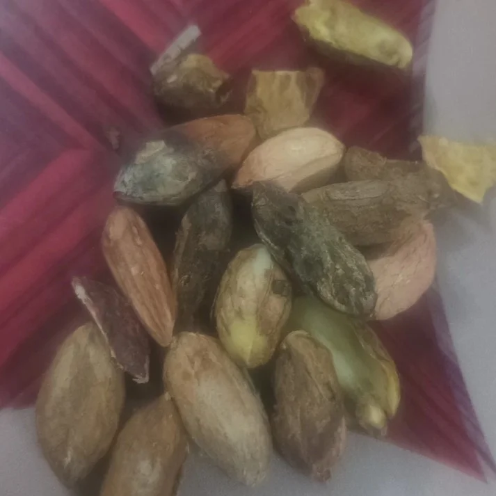 بادام زمینی خراب